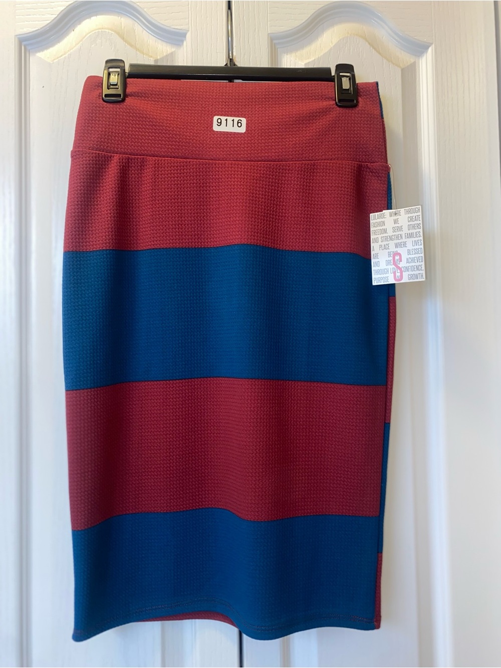 9116 - LuLaRoe Small Cassie Skirt NWT